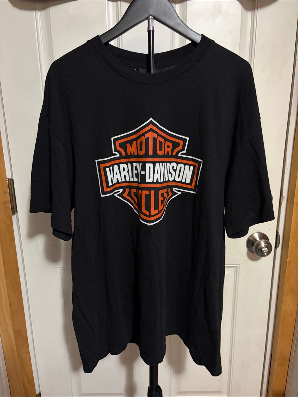 Harley Davidson Classic Bar and Shield Logo with Hollywood Back Graphic